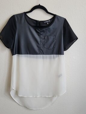 Double Zero Black/Off-White 2-Tone Chiffon & Faux Leather Short Sleeve Top Small